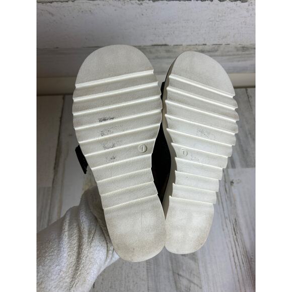 Pierre Dumas Women’s 7 Black Leather Suede Buckle Slip-On Platform Wedge Sandals - Picture 7 of 7